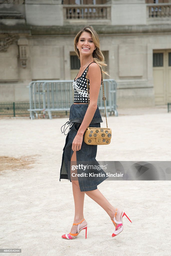 Street Style - Paris Fashion Week : Haute Couture Fall/Winter 2015/2016 : Day Three