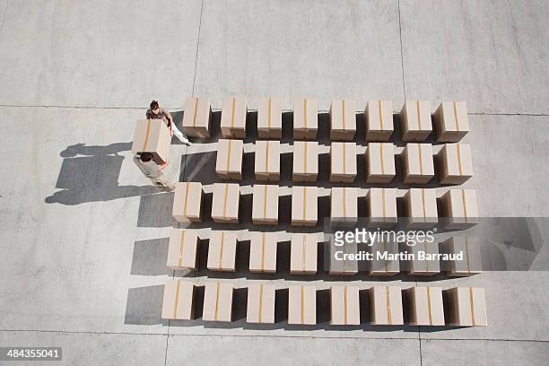 couple carrying box - organisation stock pictures, royalty-free photos & images