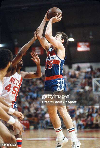 Kevin Grevey of the Washington Bullets shoots over Cliff Robinson of the New Jersey Nets during an NBA basketball game circa 1979 at the Rutgers...