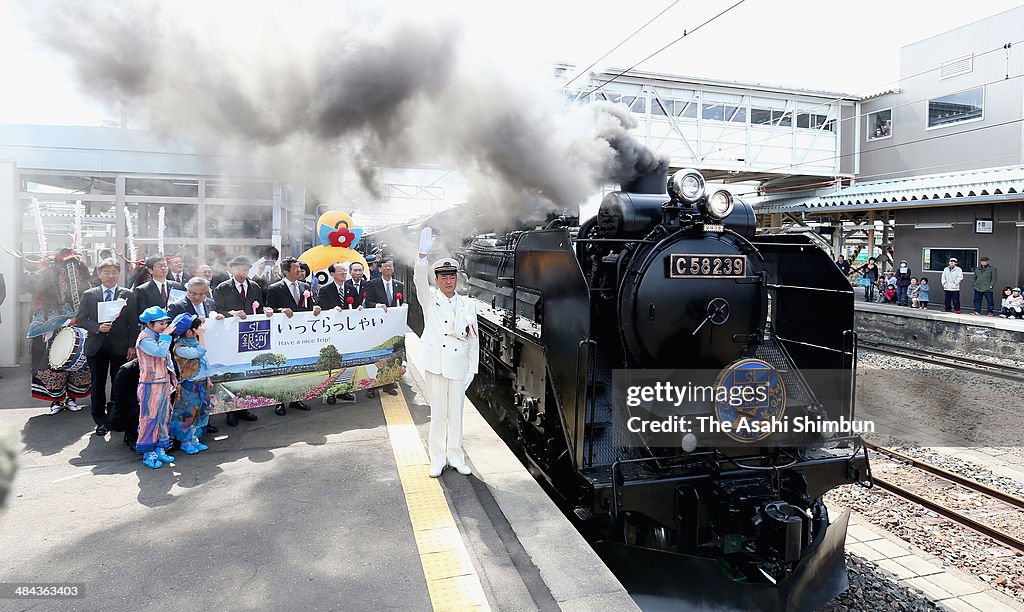 Steam Locomotive 'Ginga' Runs Tsunami Davastated Tohoku