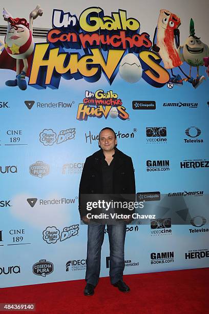 Eduardo Espana attends "Un Gallo Con Muchos Huevos" premiere at Cinepolis Plaza Universidad on August 17, 2015 in Mexico City, Mexico.