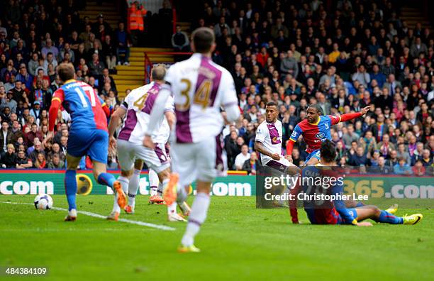 Jason Puncheon of Crystal Palace scores their first goal during the Barclays Premier League match between Crystal Palace and Aston Villa at Selhurst...