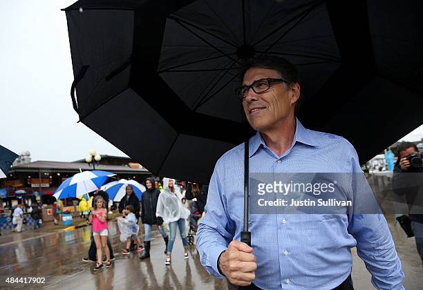 Republican presidential candidate and former Texas Gov. Rick Perry tours the Iowa State Fair on August 18, 2015 in Des Moines, Iowa. Presidential...