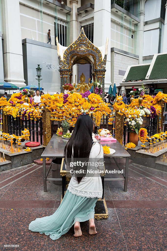 Erawan Shrine Site Of Bangkok Bomb Blast Reopens To Public