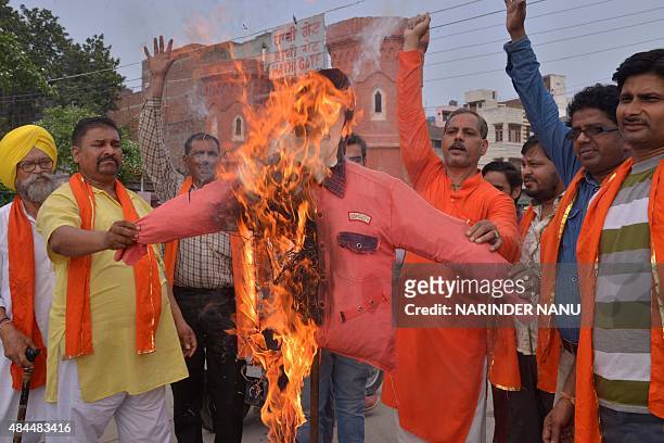 Indian Shiv Sena Samajwadi activists burn an effigy of Indian Bollywood Singer Sonu Nigam during a demonstration in Amritsar on August 19, 2015....