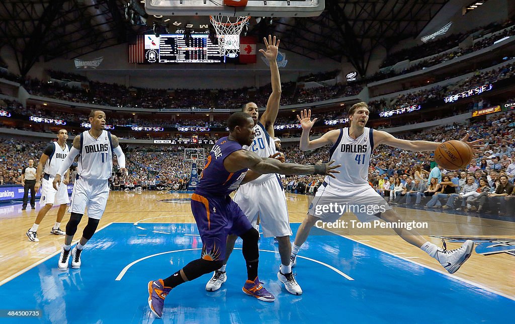 Phoenix Suns v Dallas Mavericks