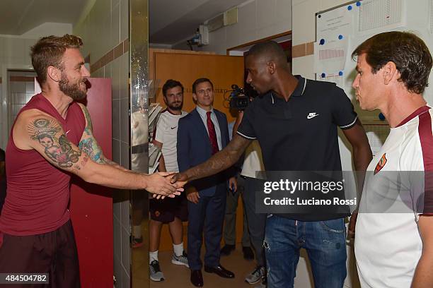 Seargeant Rudiger 40 Roma Unveils New Signing Antonio Rudiger Stock Photos, High-Res ...