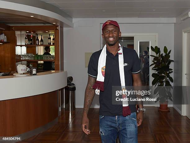 Seargeant Rudiger 40 Roma Unveils New Signing Antonio Rudiger Stock Photos, High-Res ...