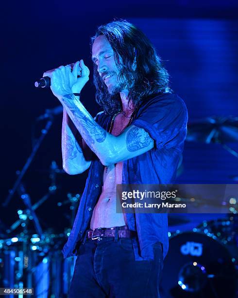 Brandon Boyd of Incubus performs at The Perfect Vodka Amphitheater on August 14, 2015 in West Palm Beach Florida.