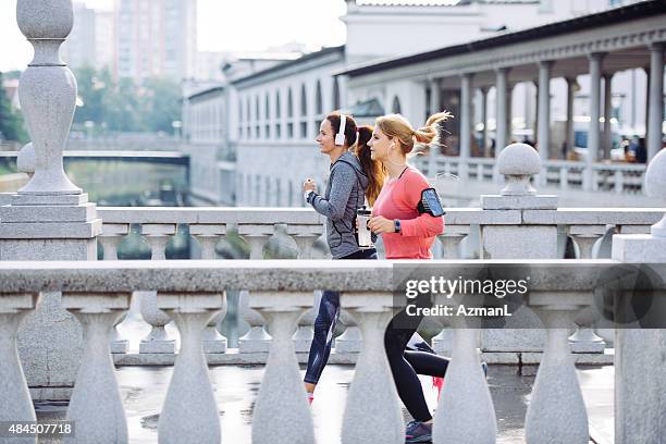 lauf durch die stadt - ljubljana city stock-fotos und bilder