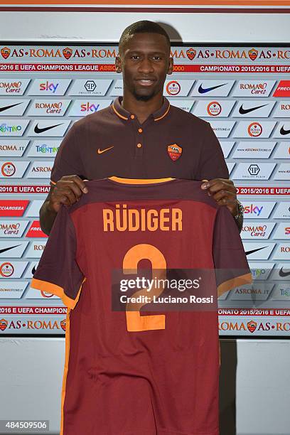 Landon Rudiger 40 Roma Unveils New Signing Antonio Rudiger Stock Photos, High-Res ...