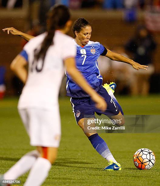 Midfielder Shannon Boxx of the United States shoots during the friendly match against Costa Rica at Finley Stadium on August 19, 2015 in Chattanooga,...