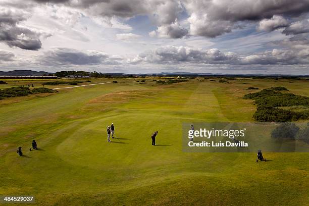 golf link clubs house. st. andrews. scotland - st andrews schotland stockfoto's en -beelden