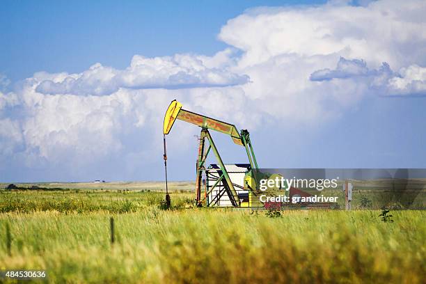 fracking pozo de petróleo - fracking fotografías e imágenes de stock