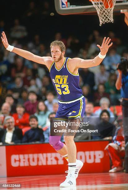 Mark Eaton of the Utah Jazz in action against the Washington Bullets during an NBA basketball game circa 1989 at the Capital Centre in Landover,...