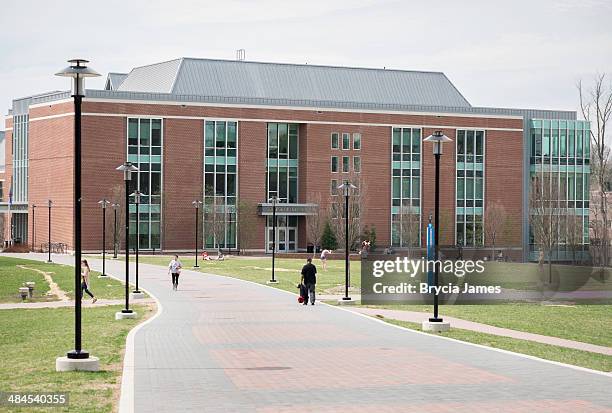 liberal edificio de arte en la universidad de towson - brycia james fotografías e imágenes de stock