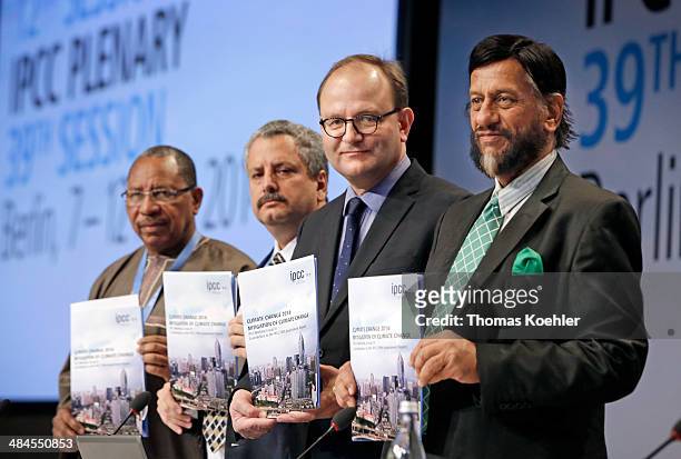 Rajendra Pachauri , Chairman of the IPCC, and IPCC WG III Co-Chairs Ottmar Edenhofer, Ramon Pichs-Madruga and Youba Sokona, with the Working Group...
