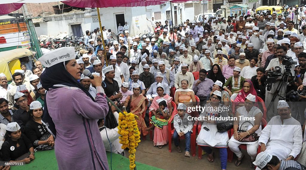 AAP Leader Shazia Ilmi Campaigns In Indore