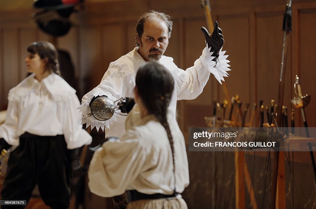 FRANCE-FENCING-ARMY-CULTURE-MOUSQUETAIRES