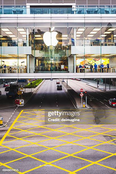 apple store in hongkong - two international finance center stock-fotos und bilder