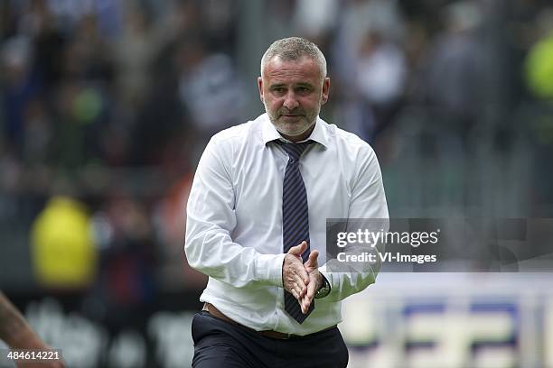 Assistant trainer Rob Alflen of FC Utrecht during the Dutch Eredivisie match between FC Utrecht and Heracles Almelo at the Galgenwaard Stadium on...