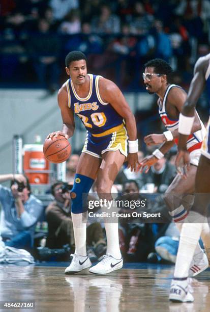 Maurice Lucas of the Los Angeles Lakers backs in on Cliff Robinson of the Washington Bullets during an NBA basketball game circa 1986 at the Capital...