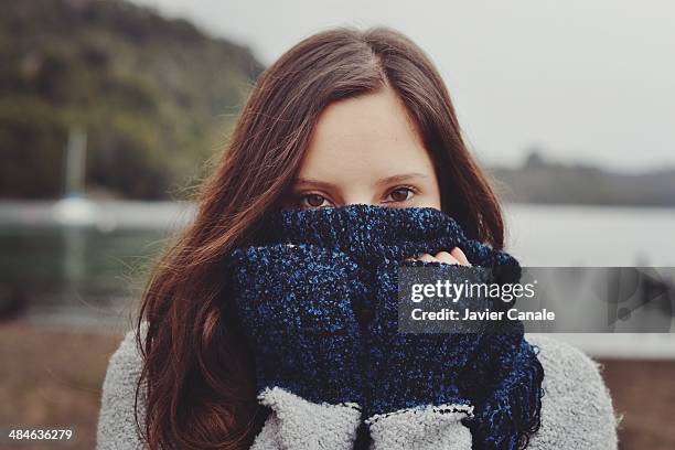 behind her eyes. - villa-la-angostura stockfoto's en -beelden