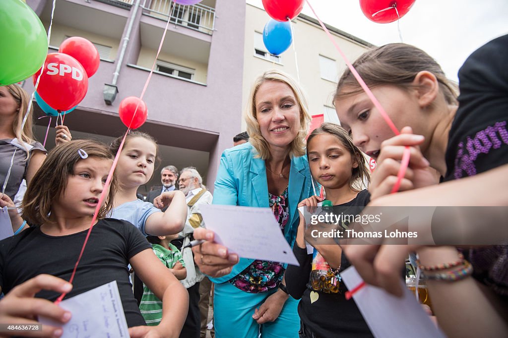 Family Minister Schwesig Visits Refugee Facility