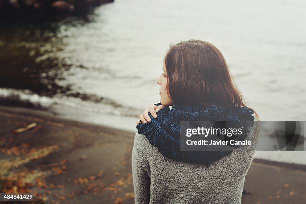 light reflects from your shadow - villa-la-angostura stockfoto's en -beelden