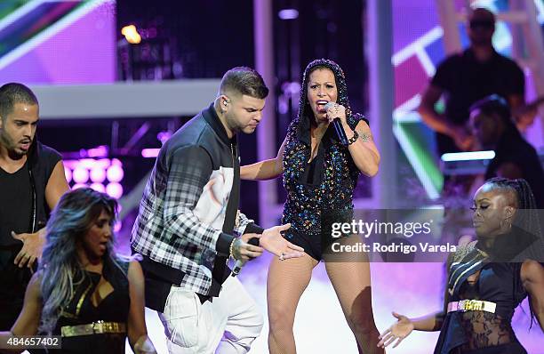 Farruko and Alejandra Guzman perform onstage at Telemundo's "Premios Tu Mundo" Awards 2015 at American Airlines Arena on August 20, 2015 in Miami,...