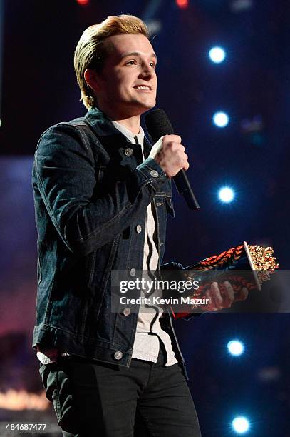 Actor Josh Hutcherson accepts the Best Male Performance award for 'The Hunger Games: Catching Fire' onstage at the 2014 MTV Movie Awards at Nokia...