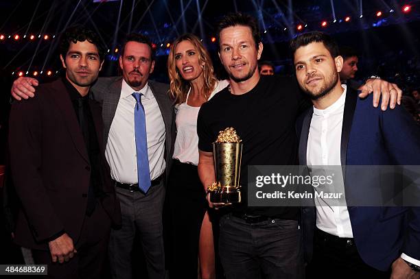 Actor Mark Wahlberg , recipient of the MTV Generation Award, with actors Adrian Grenier and Kevin Dillon, Rhea Durham, and actor Jerry Ferrara attend...