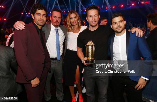 Actor Adrian Grenier, actor Kevin Dillon, model Rhea Durham, honoree Mark Wahlberg and actor Jerry Ferrara attend the 2014 MTV Movie Awards at Nokia...