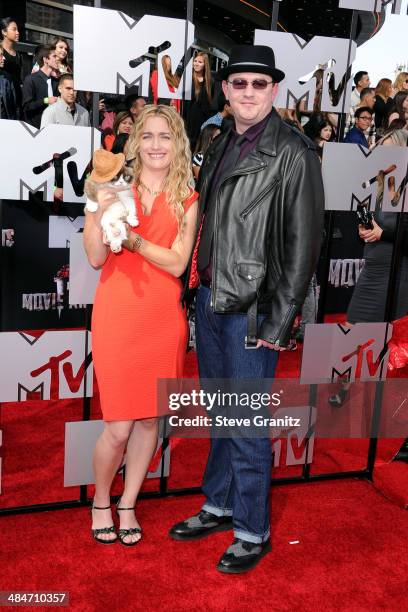 Grumpy Cat with owners Tabatha Bundesen and Bryan Bundesen attends the 2014 MTV Movie Awards at Nokia Theatre L.A. Live on April 13, 2014 in Los...