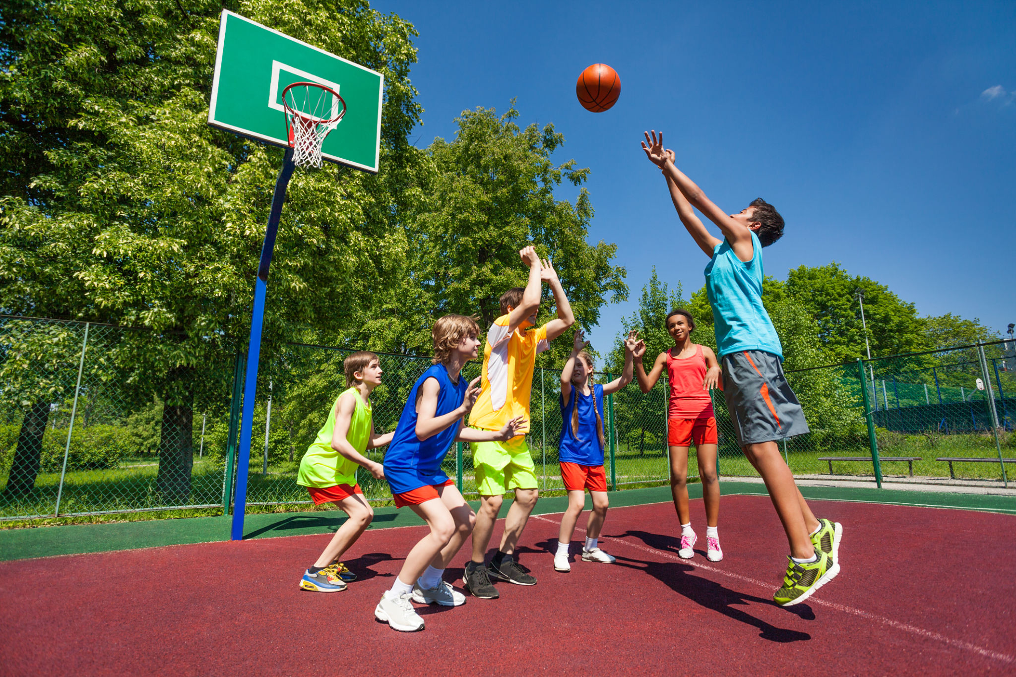 team play basketball