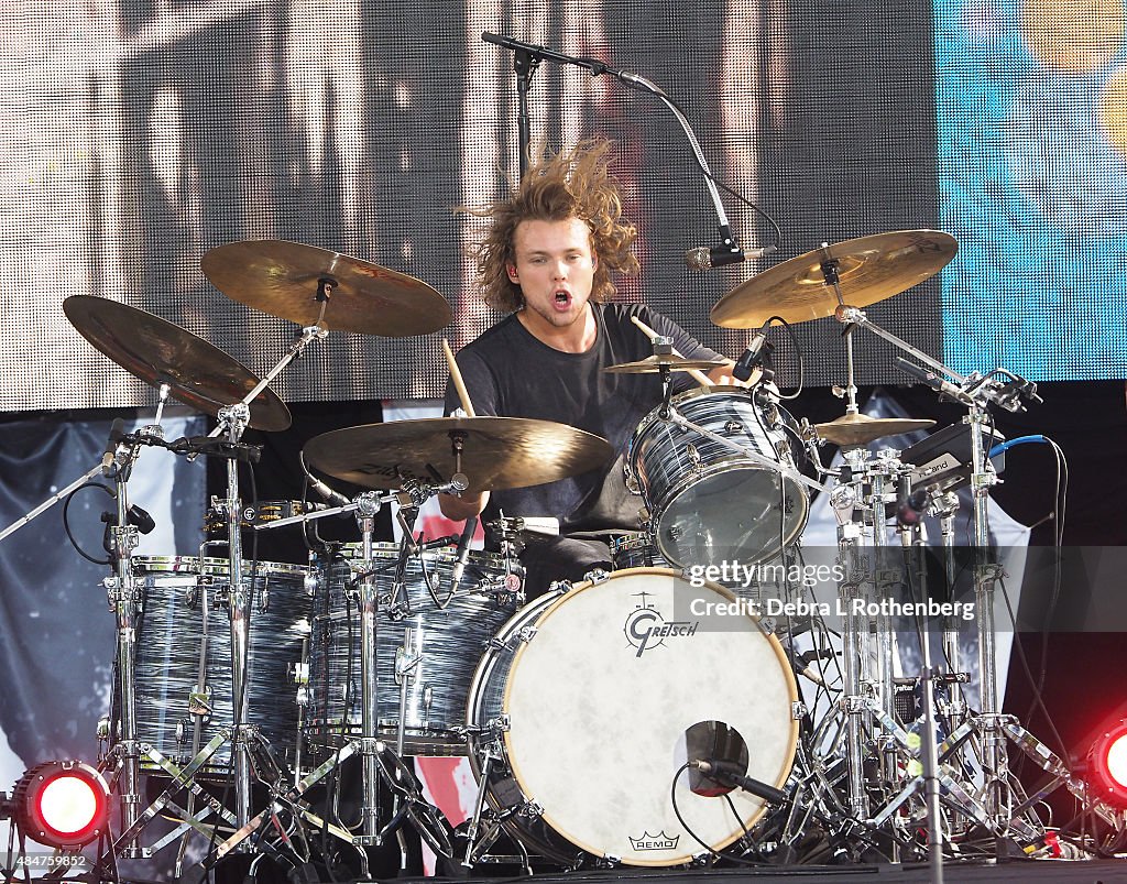 5 Seconds Of Summer Perform On ABC's "Good Morning America"