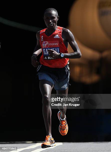Geoffrey Mutai of Kenia in action during the Virgin London Marathon on April 13, 2014 in London, England.