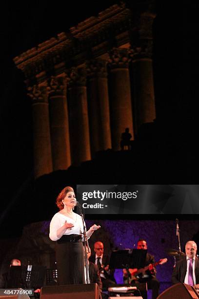 Mayada Singer 15 Mayada Al Hinnawi Stock Photos, High-Res Pictures, and Images ...