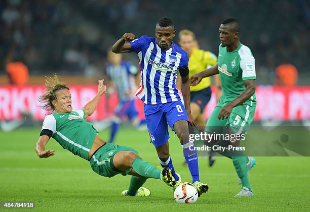 Jannik Vestergaard of Werder Bremen, Salomon Kalou of Hertha BSC and Assani Lukimya of Werder Bremen during the game between Hertha BSC and Werder...