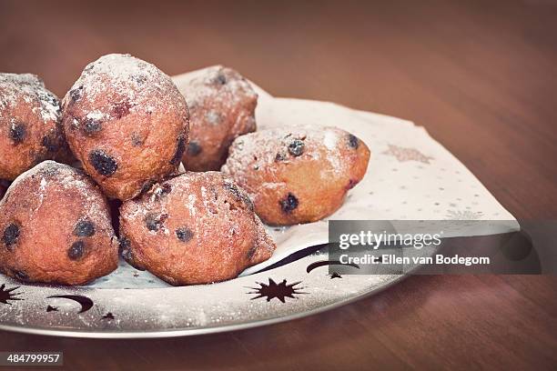 oliebollen - oliebollen stockfoto's en -beelden