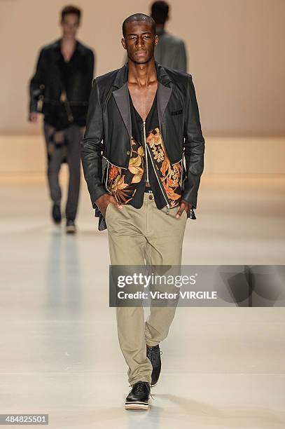 Model walks the runway at Triton show during Sao Paulo Fashion Week Summer 2014/2015 at Parque Candido Portinari on April 1, 2014 in Sao Paulo,...