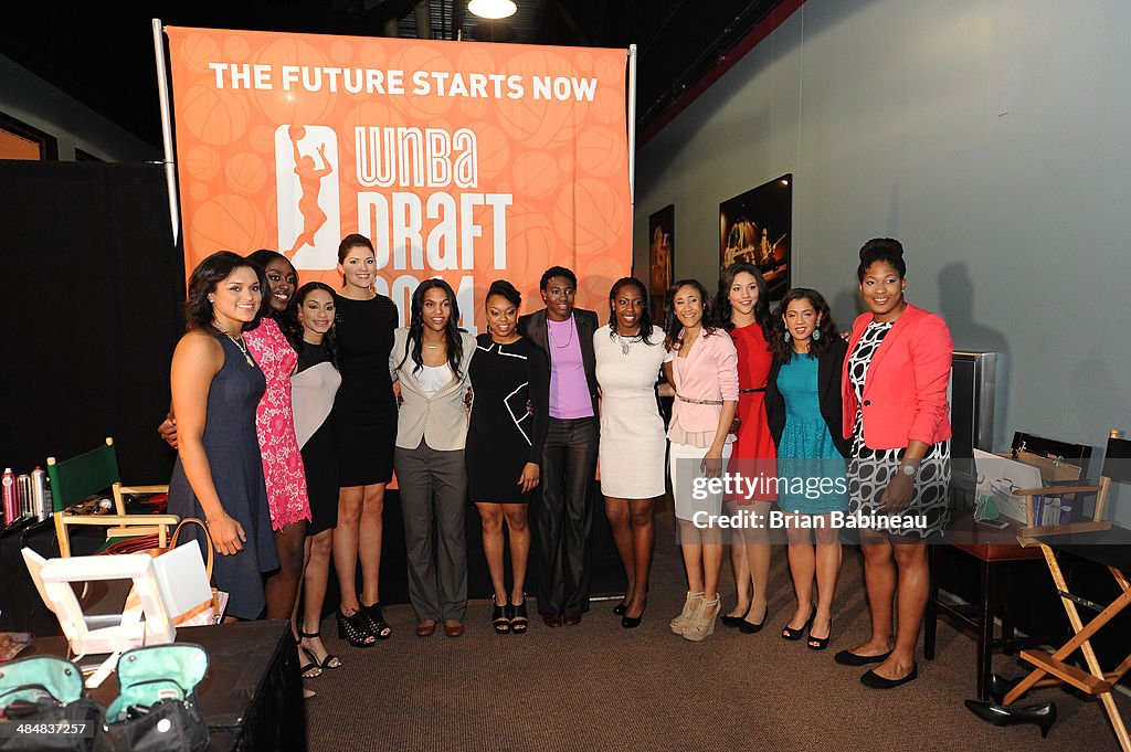 The 2014 WNBA Draft Class poses for a group photo prior to the 2014