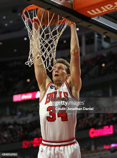 Mike Dunleavy of the Chicago Bulls dunks against the Orlando Magic on his way to a game-high 22 points at the United Center on April 14, 2014 in...