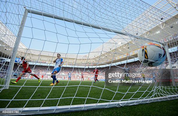 Thomas Mueller of Muenchen scores his team's first goal past goalkeeper Oliver Baumann of Hoffenheim during the Bundesliga match between 1899...