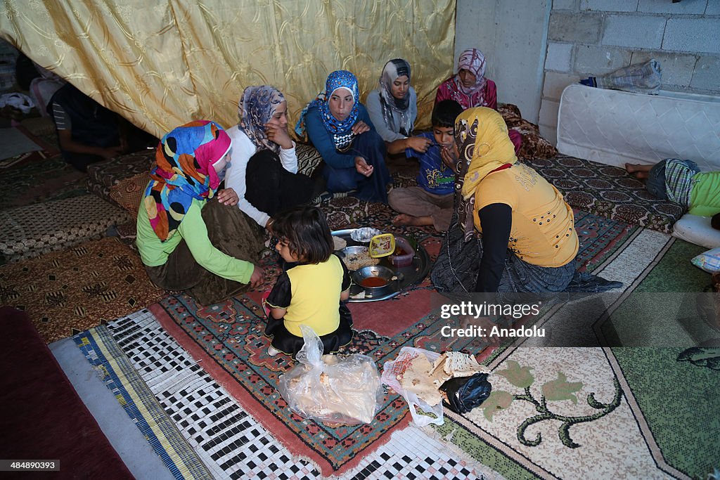 Syrian refugee families hold on life in the same shelter