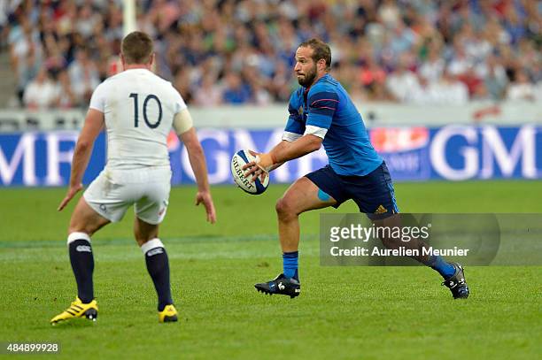 Frederic Michalak of France runs with the ball during the International friendly match between France and England at Stade de France on August 22,...