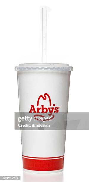 arby's limonade papier tasse mit stroh - arbys stock-fotos und bilder