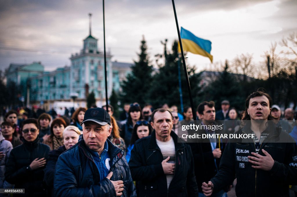 TOPSHOT-UKRAINE-RUSSIA-POLITICS-CRISIS