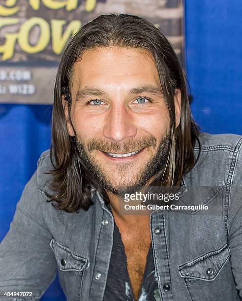 Actor Zach McGowan attends Wizard World Comic Con Chicago 2015 - Day 3 at Donald E. Stephens Convention Center on August 22, 2015 in Chicago,...