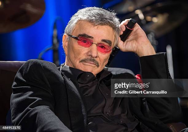Hollywood Icon/actor Burt Reynolds on stage during Wizard World Comic Con Chicago 2015 - Day 3 at Donald E. Stephens Convention Center on August 22,...